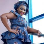 आनन्दित अबोल्यूड प्रोफ़ाइल छवि